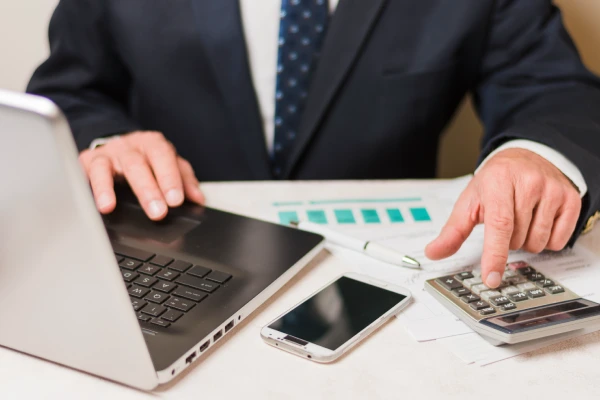 اطلاعات قانونی و مالیاتی در تجارت دبی