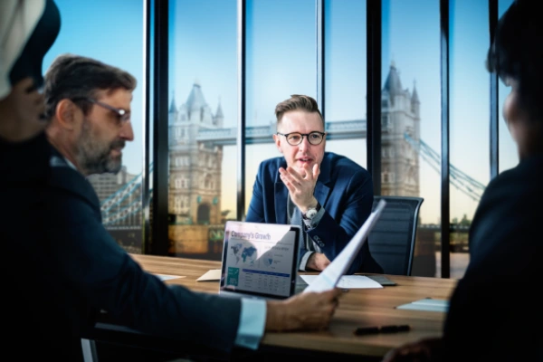 وابستگی اقامت به شغل و وضعیت کارفرما در دبی