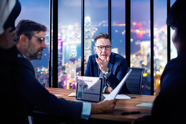 چالشها، تحریمها و راهکارهای واقعی در تجارت با دبی