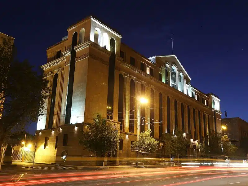 بهترین بانک ارمنستان؛ خدمات و شرایط افتتاح حساب برای ایرانیان لیست بهترین بانک ارمنستان