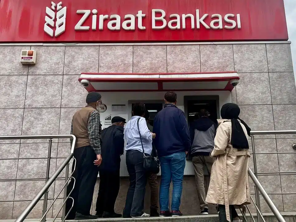 راهنمای کامل افتتاح حساب در زراعت بانک ترکیه؛ مدارک، مزایا و محدودیتها نکات مهم قبل از افتتاح حساب در زراعت بانک ترکیه