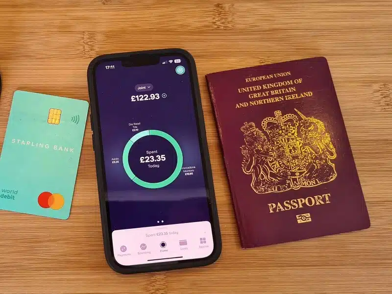 بهترین بانک انگلستان برای ایرانیان؛ کدام بانک خدمات کاملی دارد؟ Starling Bank